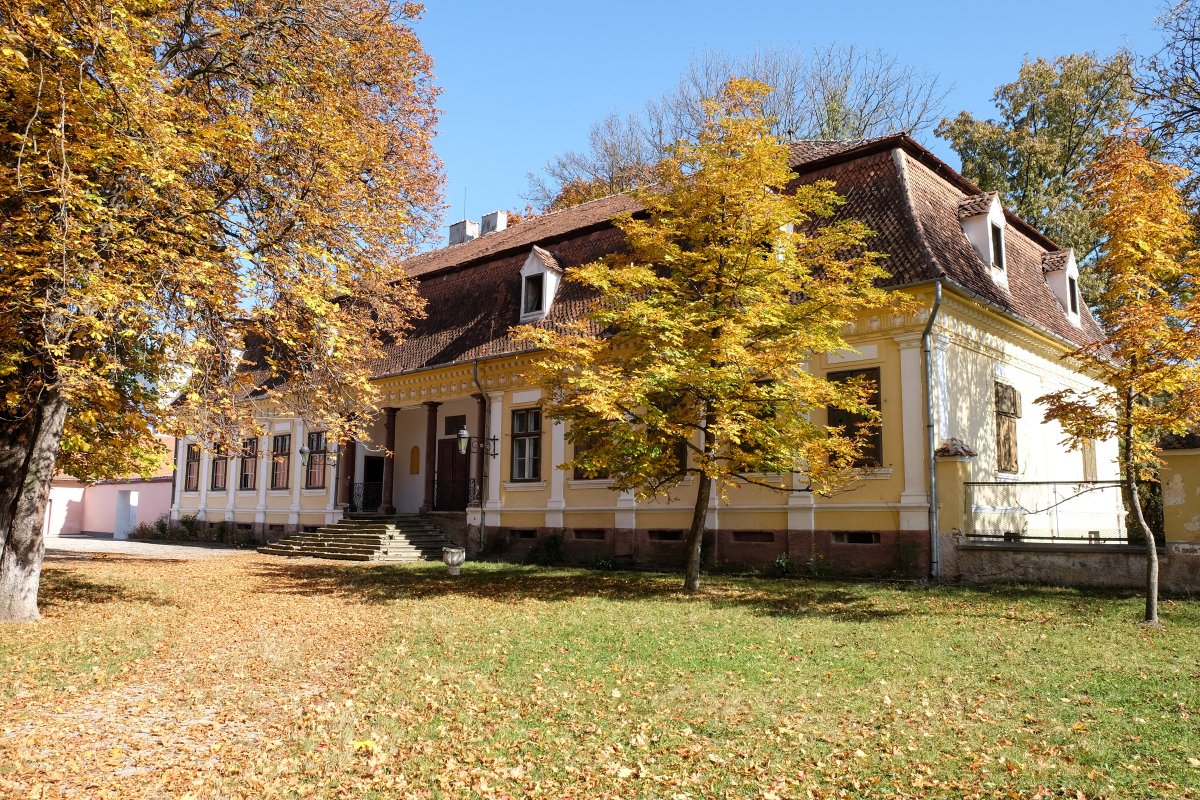 Az Oltszemi Mikó-kastély. Háziállatokkal bővült a mintagazdasága. Archív • Fotó: Henning János