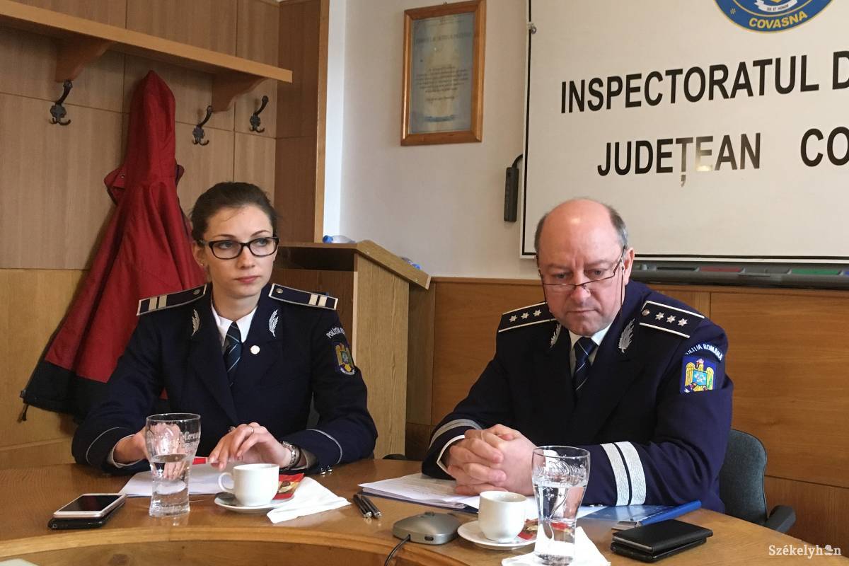 Nicoleta Tolvaj-Marin rendőrségi szóvivő és Eugen Palade rendőrparancsnok •  Fotó: Bíró Blanka