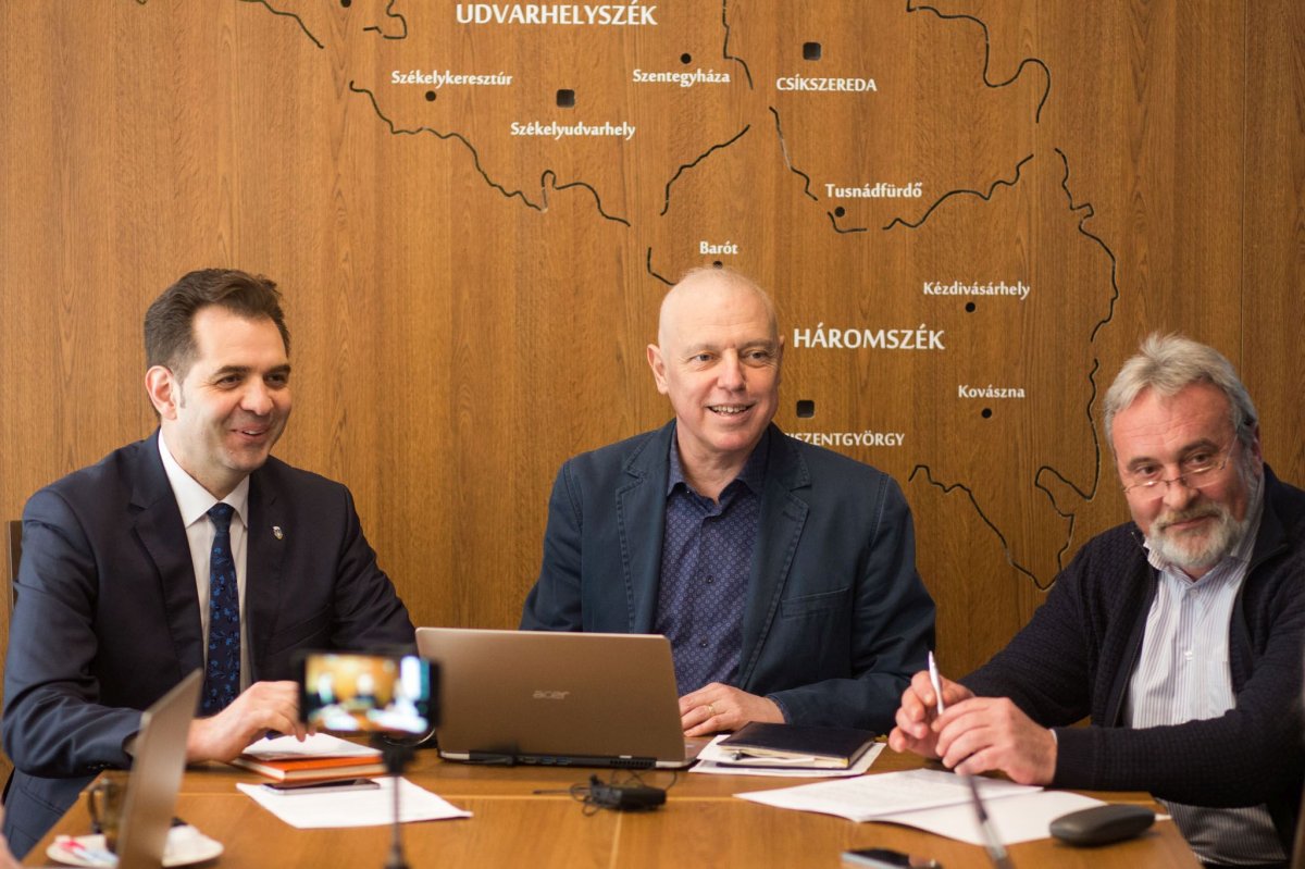 Antal Árpád, Tamás Sándor és Bokor Tibor. Nem hagyják annyiban a prefektusi bírságokat •  Fotó: Kocsis B. János