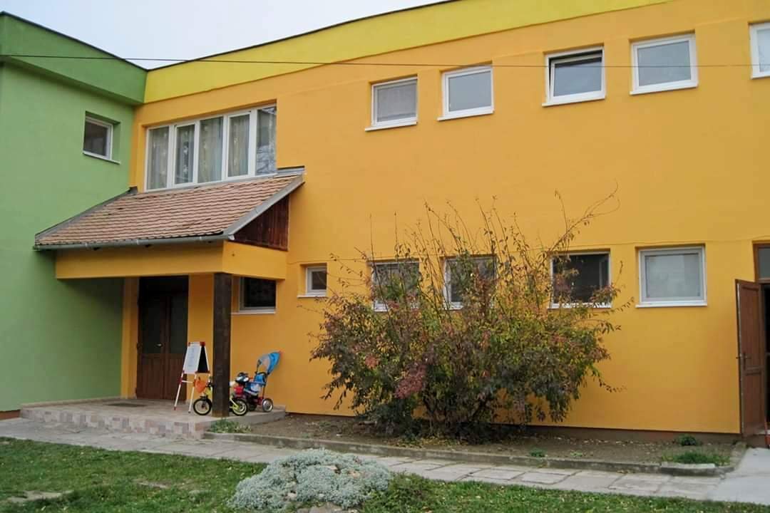 A baróti felújított óvodaépület •  Fotó: Szász Réka