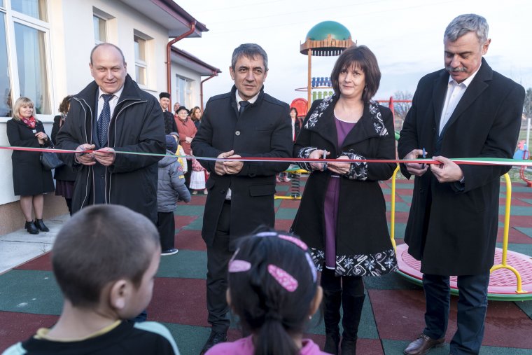 A magyar kormány támogatásával üzembe helyezett óvodát adtak át Háromszéken