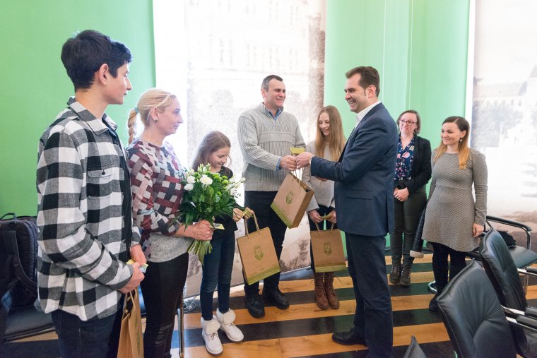 Kedvezménykártyával támogatják a nagycsaládosokat