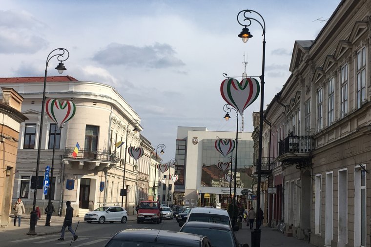 Március 15. családi körben, esetleg egy szál virággal elsétálva az emlékművekhez