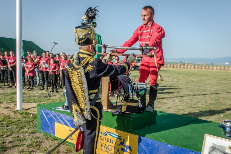 Éjjel-nappal lóközelben van a Székely Vágta győztese