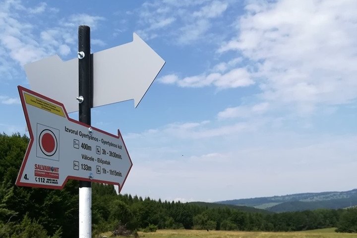 Felújított turistaútvonal kutyákkal és medvékkel