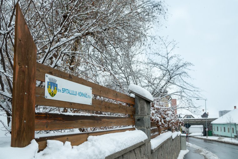 Új utcanévtáblák Sepsiszentgyörgyön – máris szúrják Tanasă szemét