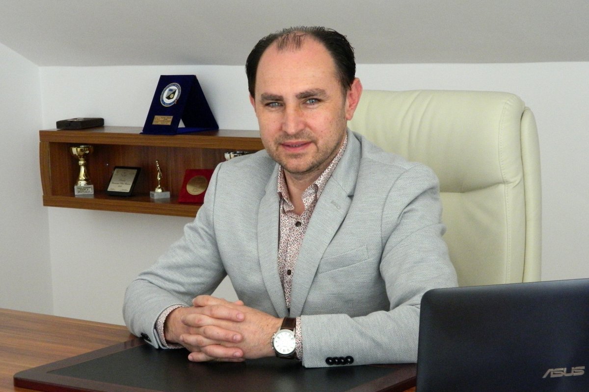 Onica Csaba: olyan hivatalt
szeretnék kialakítani, melynek
a tisztelet áll a
középpontjában 