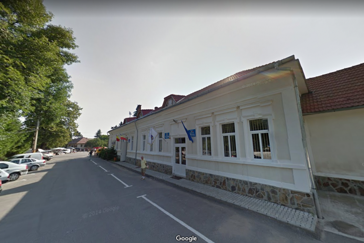 A zágoni községháza épülete. Szemet szúrt a kitűzött zászló •  Fotó: Google Maps