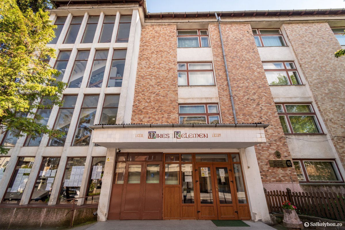 A sepsiszentgyörgyi Mikes Kelemen Főgimnáziumban 52.48 százalékos a tanszemélyzet koronavírus elleni átoltottsága •  Fotó: Pinti Attila