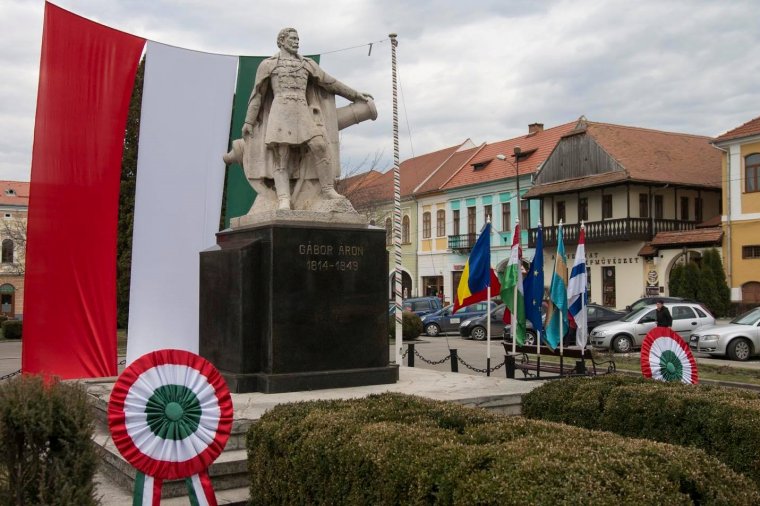 Elhalasztották a március 15-ét ünnepnappá nyilvánító törvénytervezet parlamenti vitáját