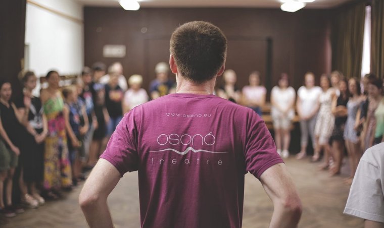 Önfenntartó Osonó: színház, oktatás és szociális projektek