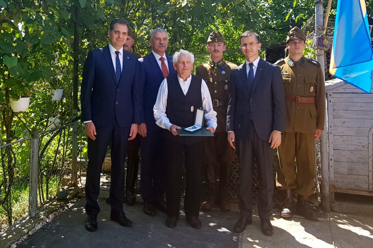 Veterán honvédeket tüntettek ki