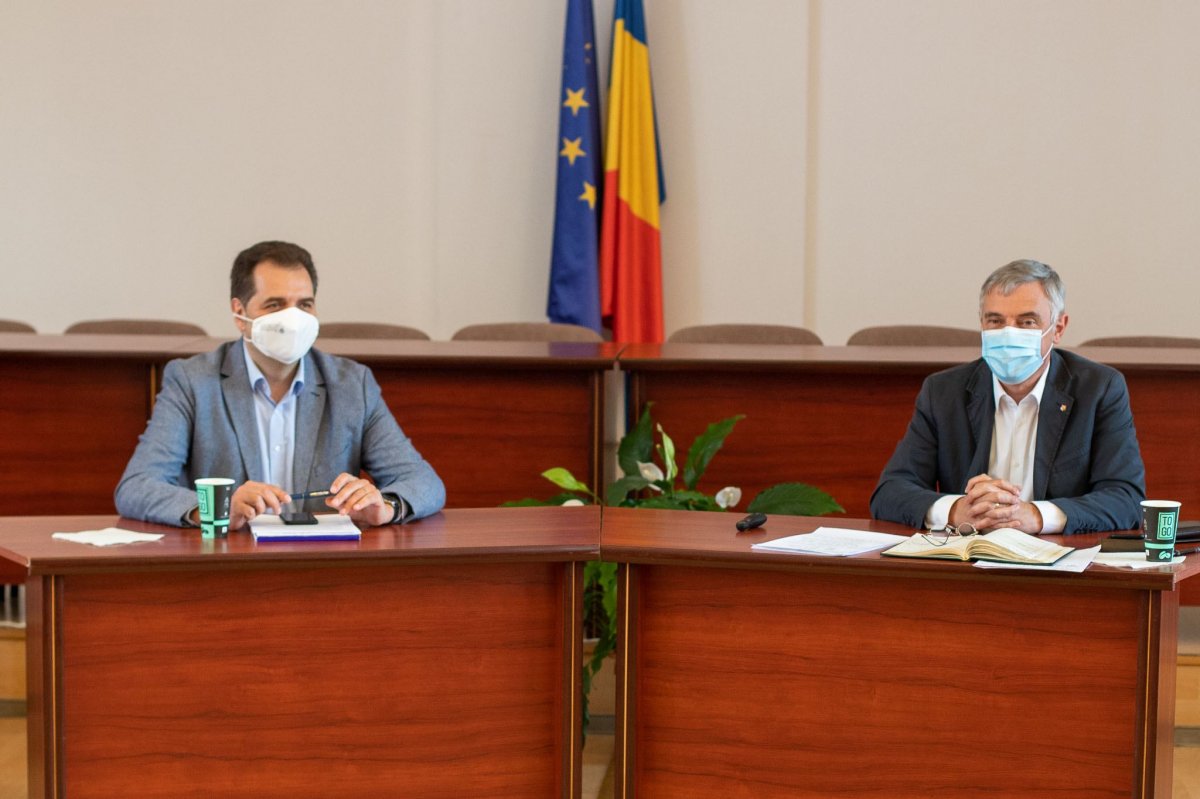 Antal Árpád és Tamás Sándor. A kormány járványügyi intézkedéseit kommentálták •  Fotó: Kocsis B. János