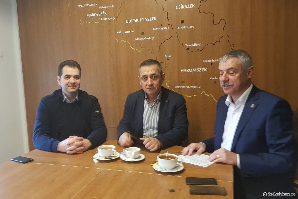 Antal Árpád, Potápi Árpád János és Tamás Sándor. Az összefogás fontosságát hangsúlyozták •  Fotó: Bíró Blanka