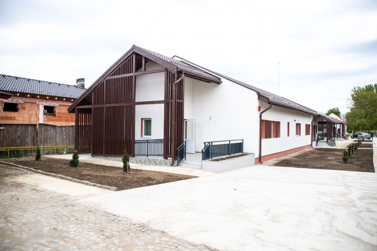 Családi típusú házakba költöztek az elhelyezőközpontban lévő gyerekek