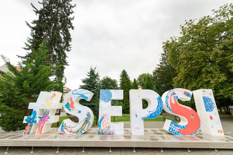 A tenger hangulata a #SEPSI óriásbetűkön