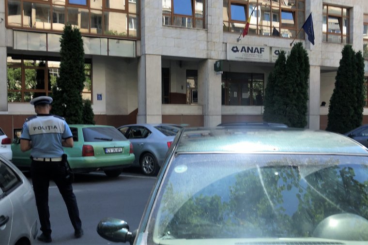 Ottfelejtett táska miatt fújtak bombariadót és ürítették ki az ANAF épületét Sepsiszentgyörgyön