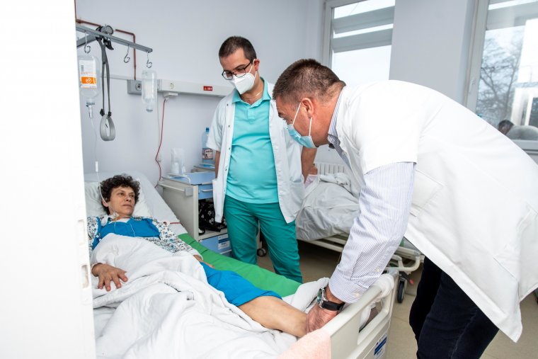 Világszerte is ritka műtéti beavatkozással mentették meg egy Hargita megyei nő lábait