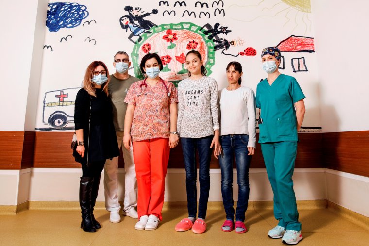 Meggyógyították a koronavírus-fertőzés szövődményeként lebénult lányt