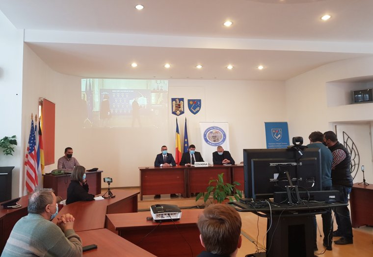 Beiktatták a Kovászna megyei prefektust, beszólt a belügyminiszter Kovászna és Hargita megyéknek