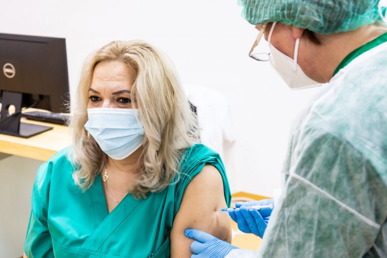 Visszakúszott 90 ezer fölé az egy nap alatt immunizáltak száma Romániában