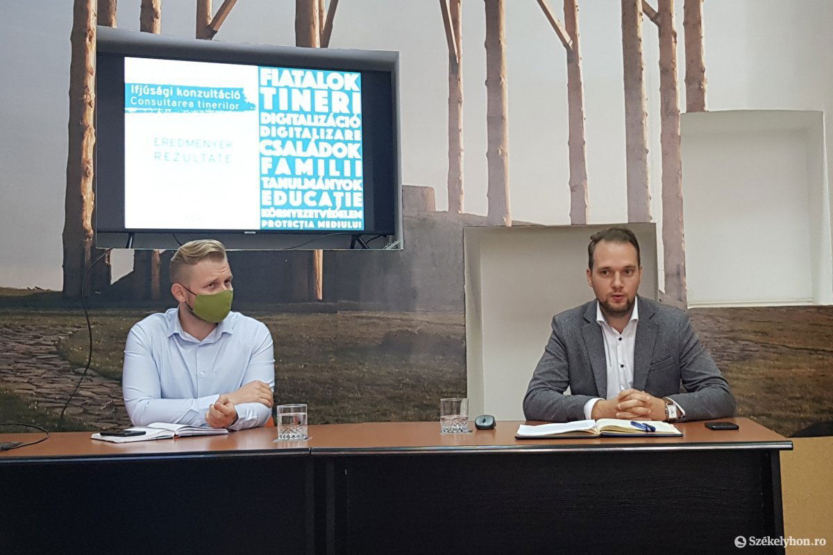 Nagy Zoltán képviselő és Jakab István Barna alelnök ismertette a konzultáció eredményeit •  Fotó: Bíró Blanka