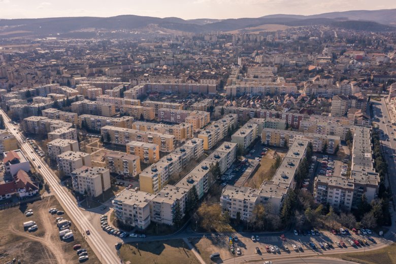 Nem készülhetnek el a határidőig a sepsiszentgyörgyi szolgálati lakások, esik a beruházás