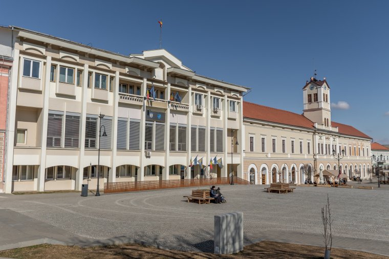 Pénzügyminiszter: 2025-től megyei hatáskörbe kerülnek a helyi érdekeltségű közszolgálati intézmények