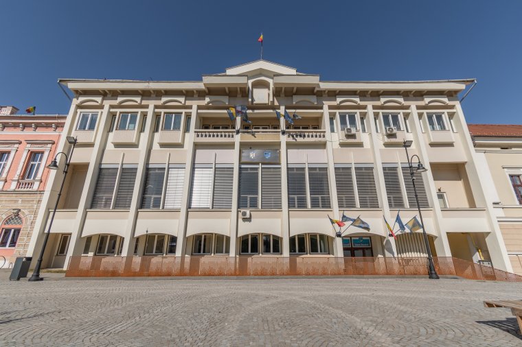 Visszatáncolt a kormány, még nem kell az intézményeket „megszorítani”