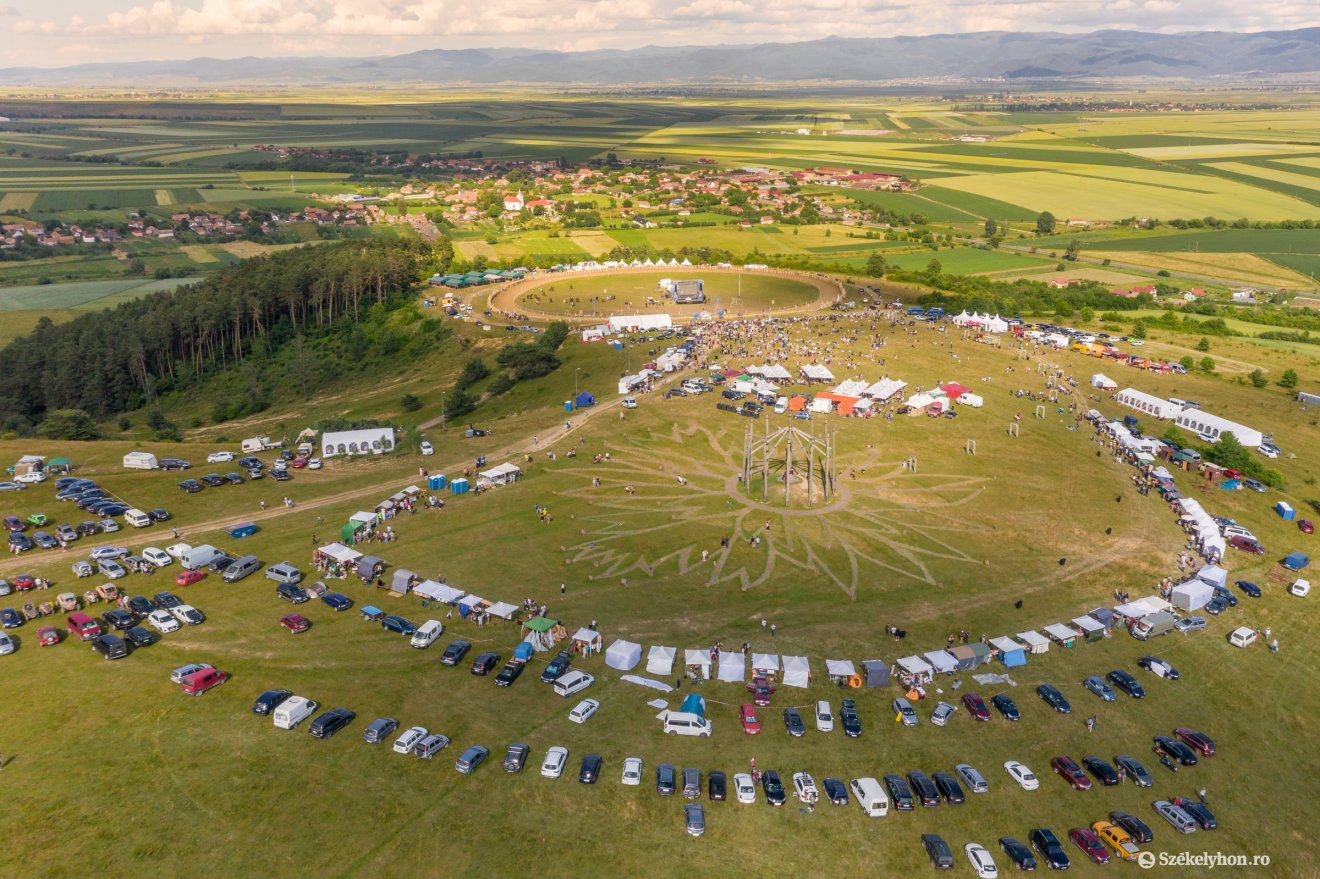 &bullet;  Fotó: Pinti Attila