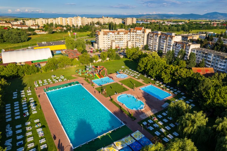 Lehangoló háromszéki strandkörkép