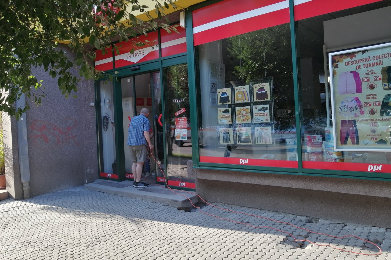 Itt is menteni próbálják a helyzetet •  Fotó: Bodor Tünde