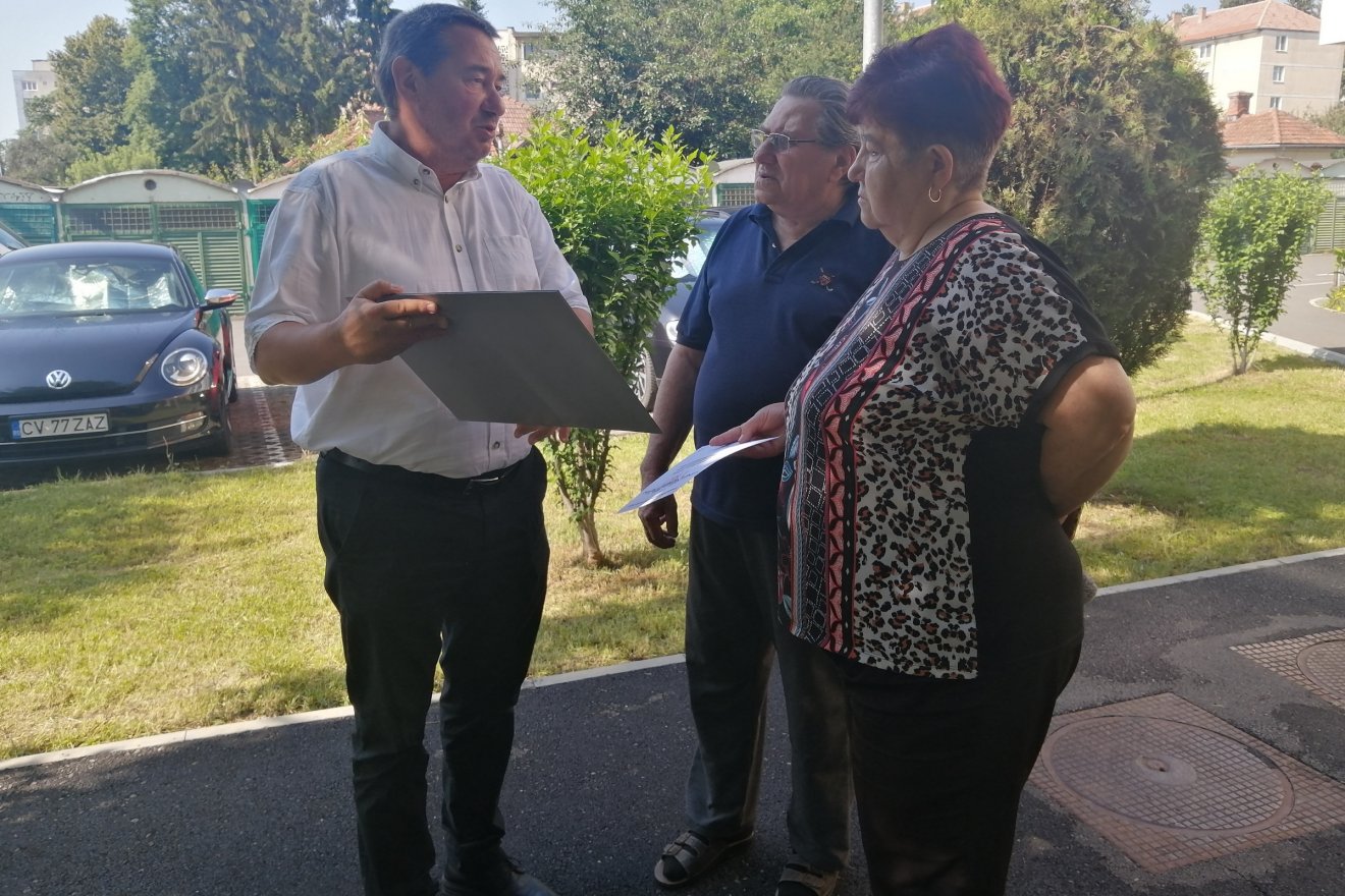 Diószegi Gizella és Nagy István vette át az oklevelet Tóth-Birtan Csabától •  Fotó: Bodor Tünde