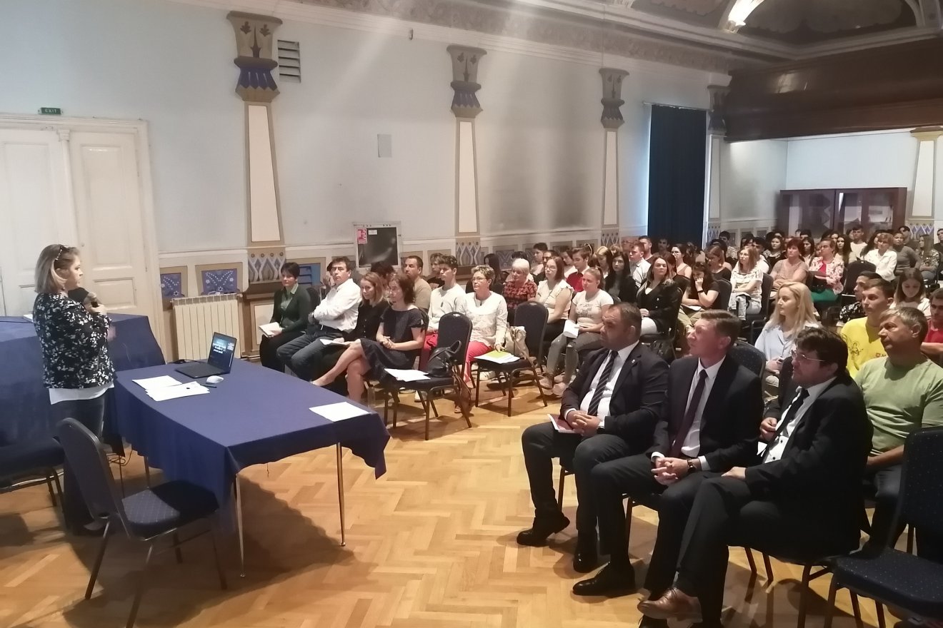 Szász Katalin Melinda igazgató üdvözölte a jelenlevőket •  Fotó: Bodor Tünde