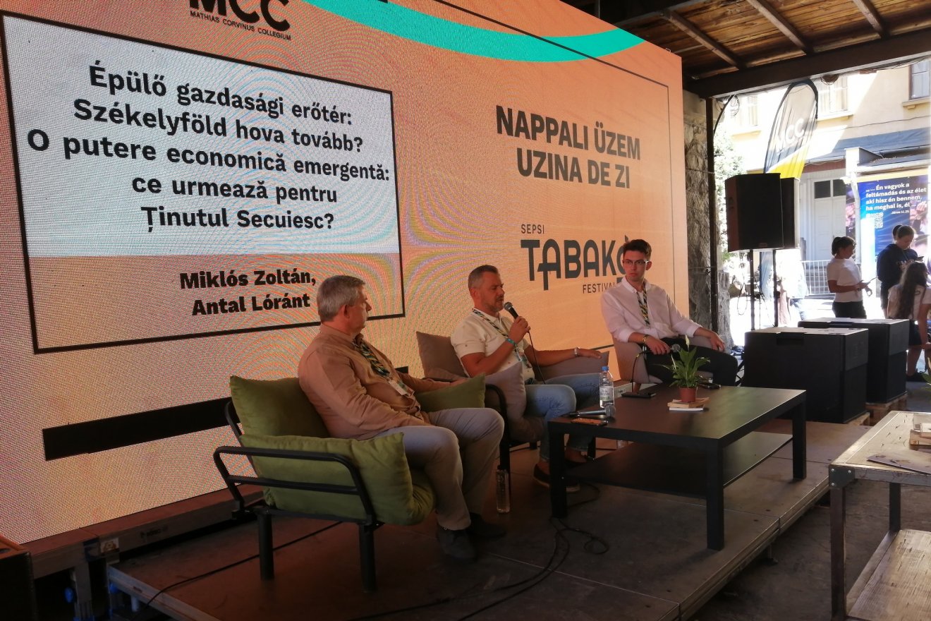 Miklós Zoltán (balról): minél nagyobb feldolgozottságú termékeket kell előállítani •  Fotó: Bodor Tünde
