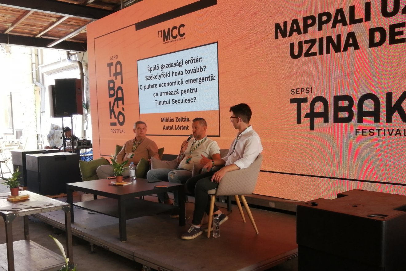 Antal Lóránt szenátor (középen) az iparosítás híve •  Fotó: Bodor Tünde