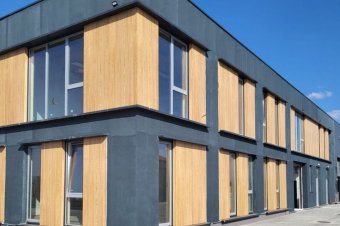 Pár évig tartó átmenet után új székhelyre költözik a sepsiszentgyörgyi Közüzemek