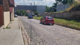 Miért nem aszfaltoznak a kockakő burkolat helyett Kézdivásárhelyen?