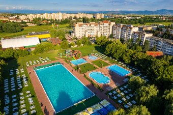 Lehangoló háromszéki strandkörkép