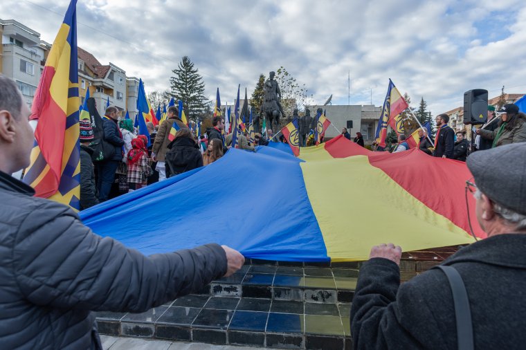 Ennyivel büntethető Románia zászlajának meggyalázása