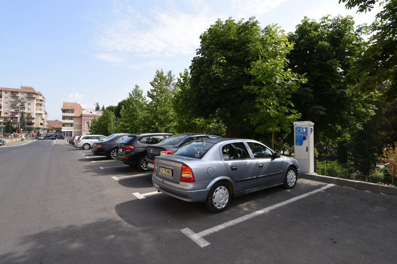 Háromféleképpen is lehet majd parkolást fizetni: az automatáknál, SMS-ben vagy bankkártyával •  Fotó: Antal Árpád/Facebook