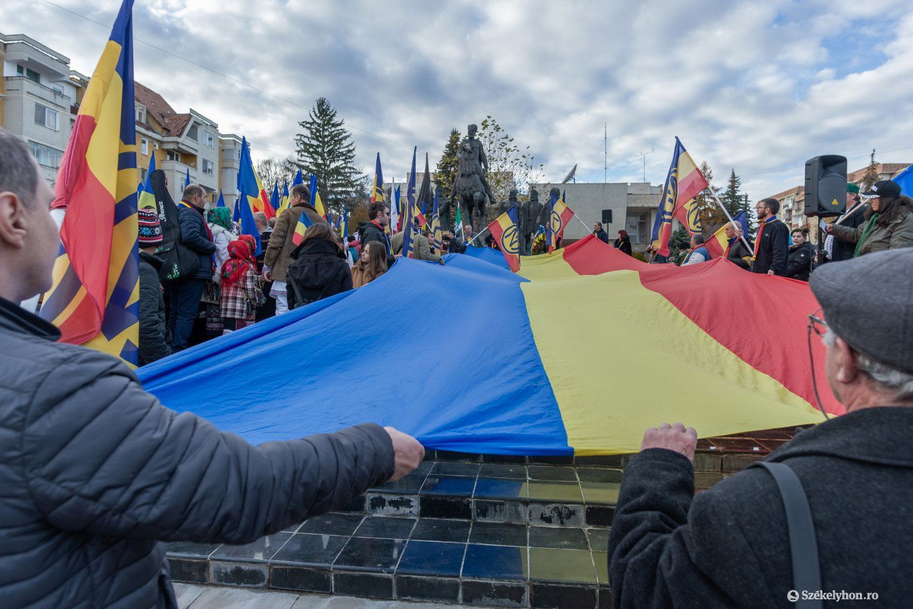 Az állampolgárok kötelesek tisztelni Románia nemzeti zászlaját és himnuszát, és semmilyen módon nem sérthetik ezeket. Képünk illusztráció •  Fotó: Pinti Attila