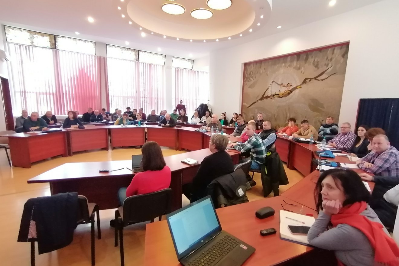 Brassó és Kovászna megyei polgármesterek, az érintett intézmények képviselői voltak hivatalosak a projektet lezáró megbeszélésre •  Fotó: Bodor Tünde