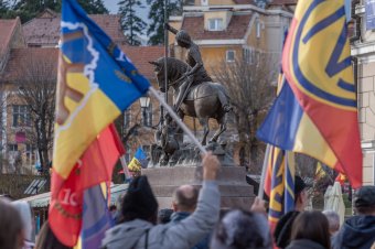 Elrettentő erejű bírság a trikolór meggyalázásáért
