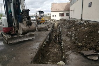 Csőtörés miatt bolydult meg a Váradi József-iskola elemistáinak élete