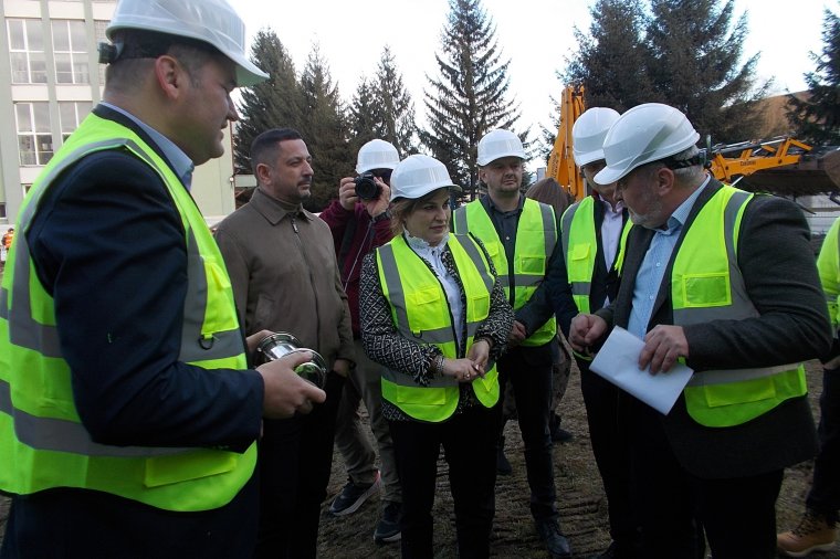 Rekordidő alatt épül bölcsőde és uszoda Kézdivásárhelyen