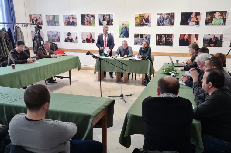 Volt ellenérv, szavazásnál mégis minden kéz a magasba lendült