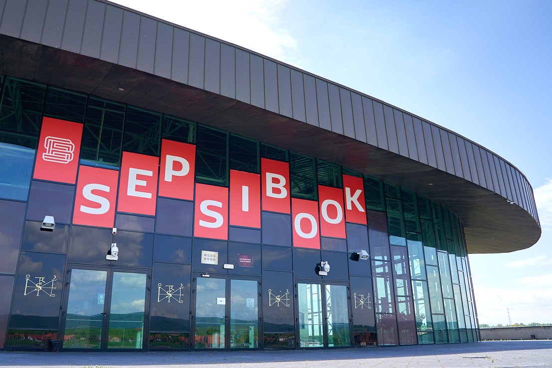 A szervezők szerint a Sepsi Aréna kiváló helyszíne a könyvvásárnak •  Fotó: Kristó-Gothárd Hunor