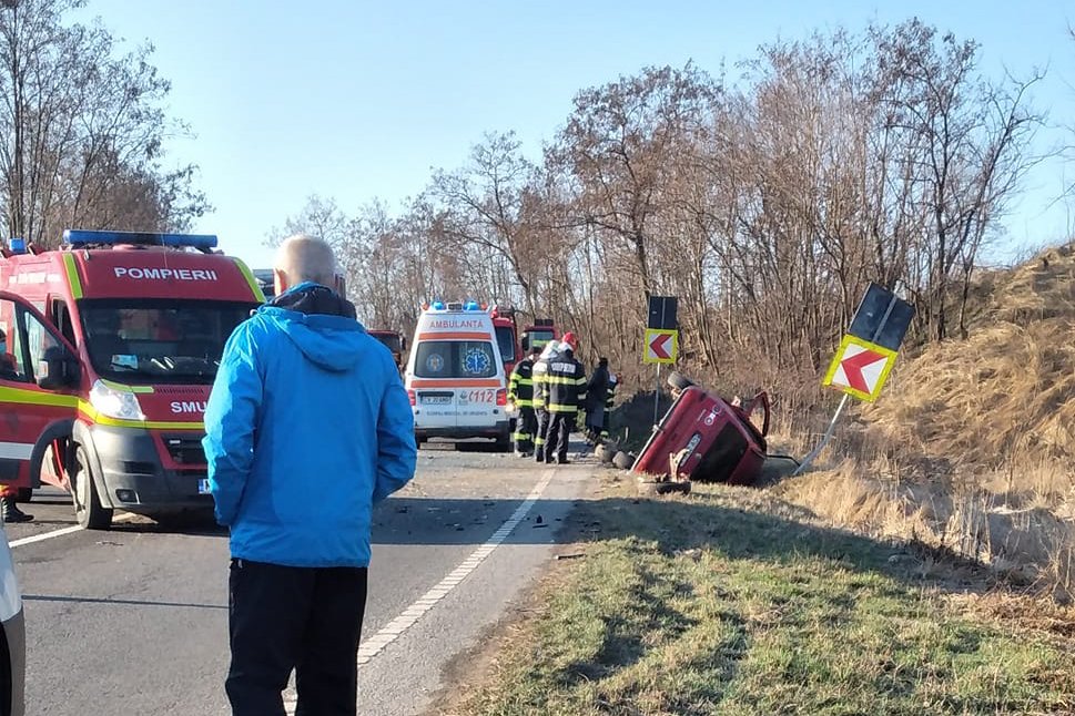A túlzott sebesség, a szabálytalan előzések, elsőbbség meg nem adása, illetve az ellentétes sávra való áttérés okozta a legtöbb ütközést. Képünk illusztráció •  Fotó: INFO TRAFIC jud. COVASNA Facebook-csoport