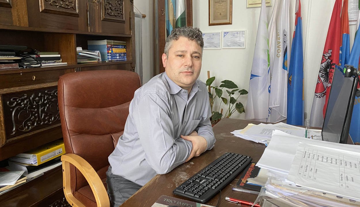 Gyerő József polgármester szerint egy harmadik tömbház pályázati iratcsomója még elbírálás alatt áll a minisztériumnál •  Fotó: Szabó B. Barbara
